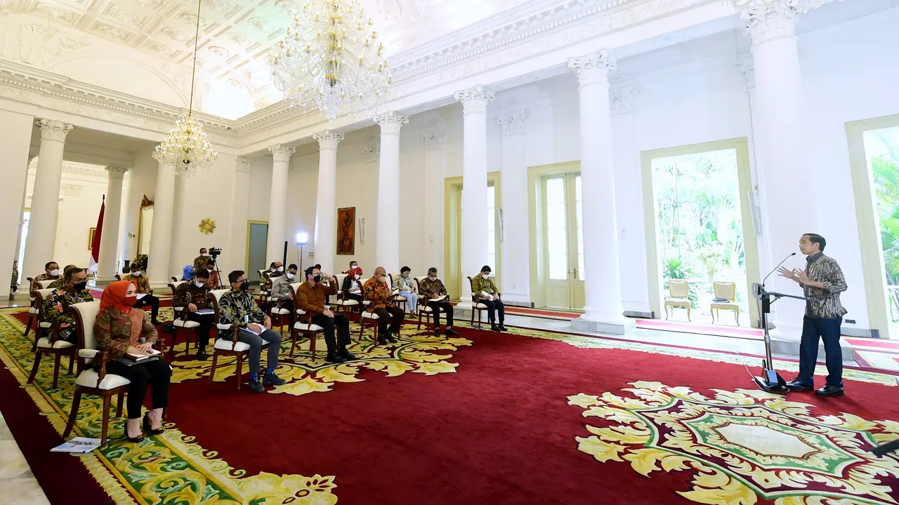 Presiden Jokowi memberikan arahan ke Direksi dan Komisaris Pertamina, serta PLN