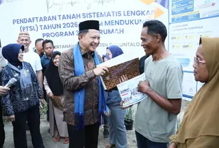 Menteri Dalam Negeri (Mendagri) Muhammad Tito Karnavian menegaskan komitmen pemerintah dalam meningkatkan kualitas hidup masyarakat melalui penguatan Program Bantuan Stimulan Perumahan Swadaya (BSPS) atau bedah rumah.