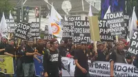 Karyawan Bank Danamon Turun ke Jalan Tolak PHK Massal