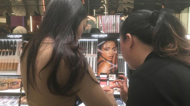 Laura Mercier Buka Toko Pertama di Indonesia, Bedak Tabur Translucent Paling Diburu