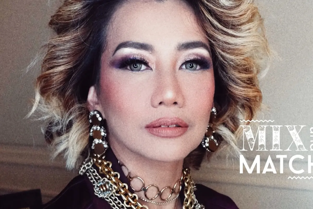 [Bintang] Mix and Match: Tunjukkan Gaya Diva, Reza Artamevia Tampilkan 2 Signature Style dari Punk Rock Sampai Klasik Modern