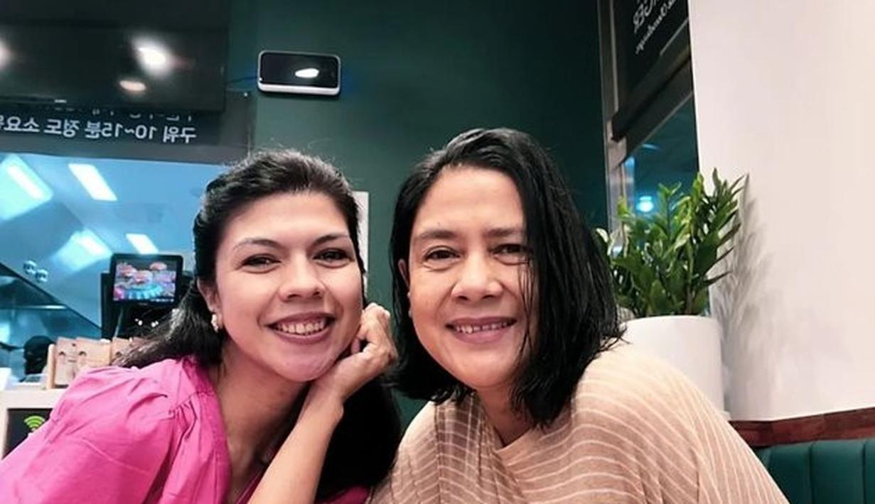 Lydia Kandou terlihat makin fresh banget dengan penampilan rambut baru yang dipotong pendek.(instagram.com @lydiakandou_)