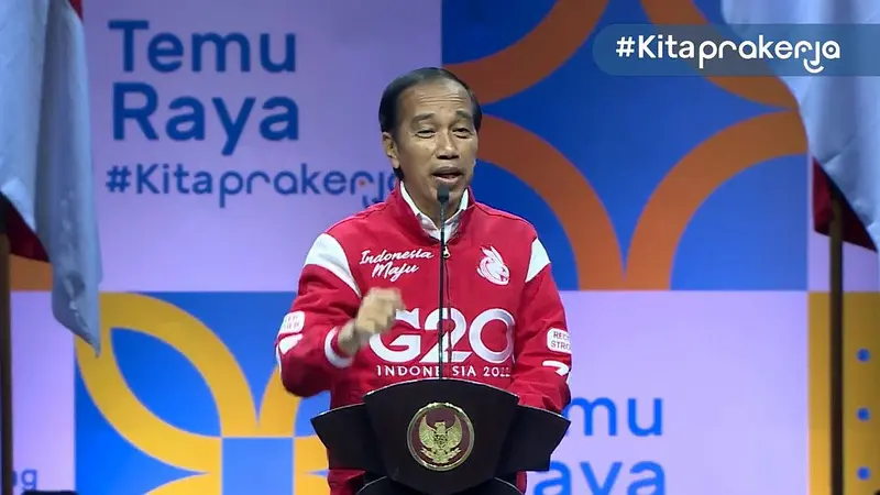 Presiden Joko Widodo (Jokowi) dalam acara Temu Raya Alumni Program Kartu Prakerja, yang dilaksanakan di Sentul International Convention Centre, Bogor, Jumat (17/6/2022).