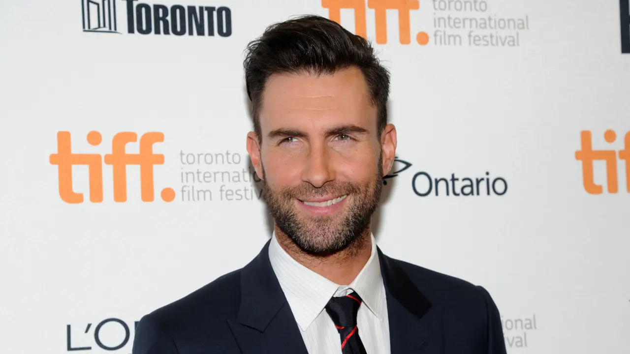  Adam Levine 