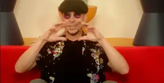 James Adityawarman Graham atau lebih dikenal sebagai Jamie Aditya merupakan artis berdarah Indonesia yang lama menetap di Singapura.  Namanya populer saat jadi VJ MTV tahun 1990-an. [Youtube/Vindes]