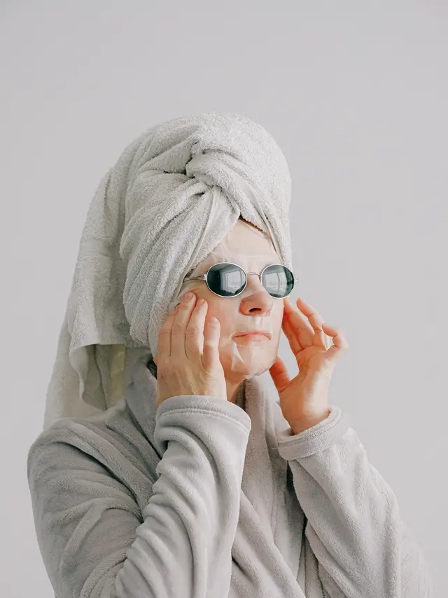 ilusttasi penggunaan sheet mask