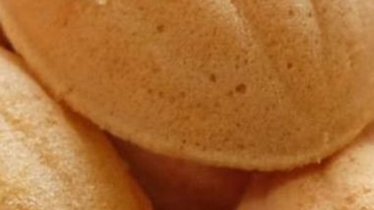 9. Kue Kolombengi dan Wapili: Kue Tradisional dalam Usungan Tolangan