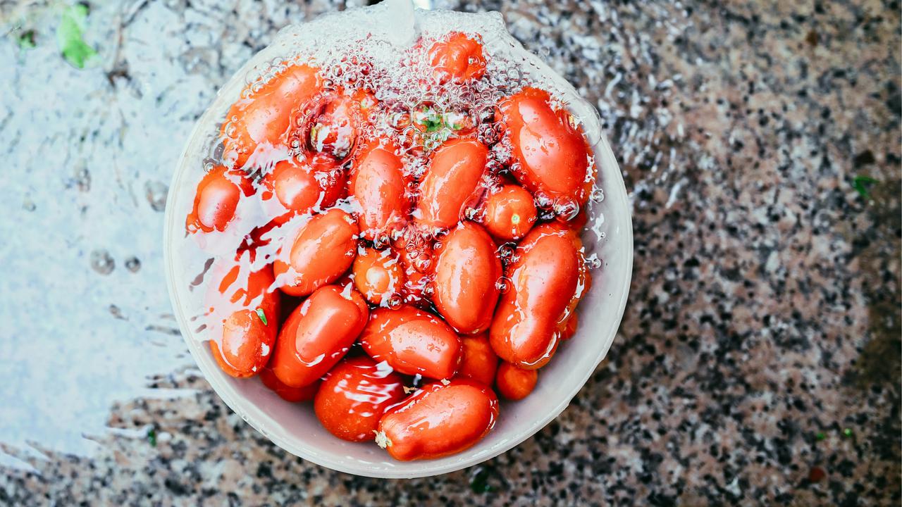 Panduan Mencuci Buah dan Sayur dengan Benar Agar Bebas Gangguan Pestisida