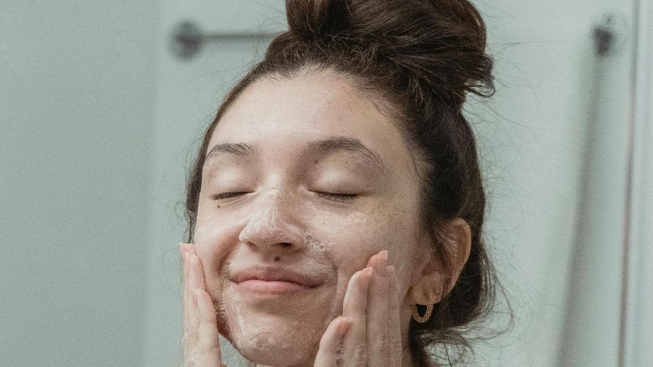 Seberapa Penting Penggunaan Skincare untuk Wanita 40 Tahun ke Atas?<br>