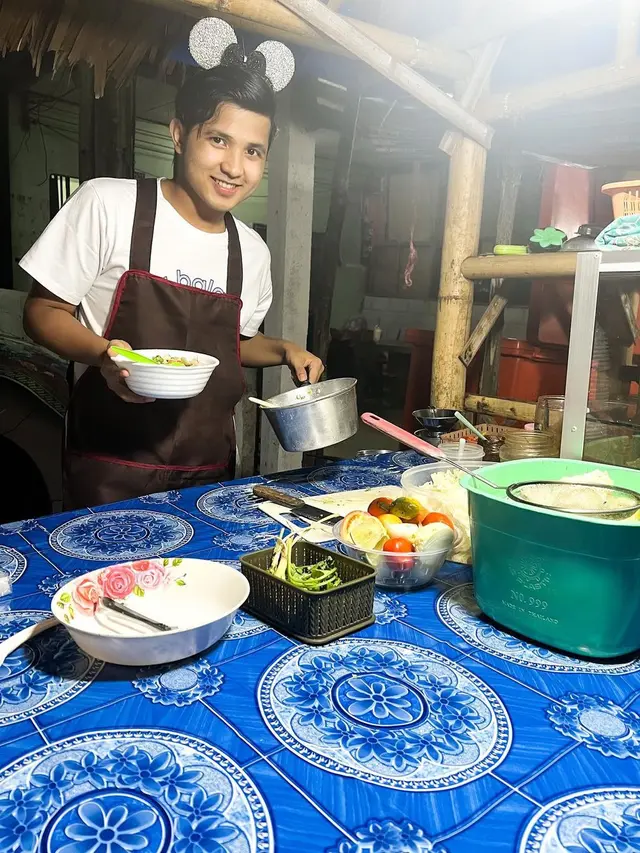 Rayakan Lebaran, Ini 7 Potret Jirayut Saat Pulang Kampung di Thailand