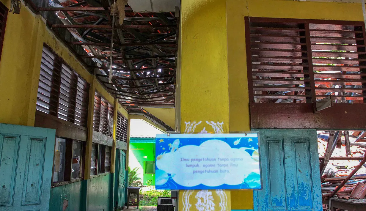 Ruangan kelas yang roboh di SDN Kebayoran Lama Selatan 09 Pagi, Kebayoran Lama, Jakarta Selatan, Selasa (21/07/2026). (KLY/ Arie Basuki)