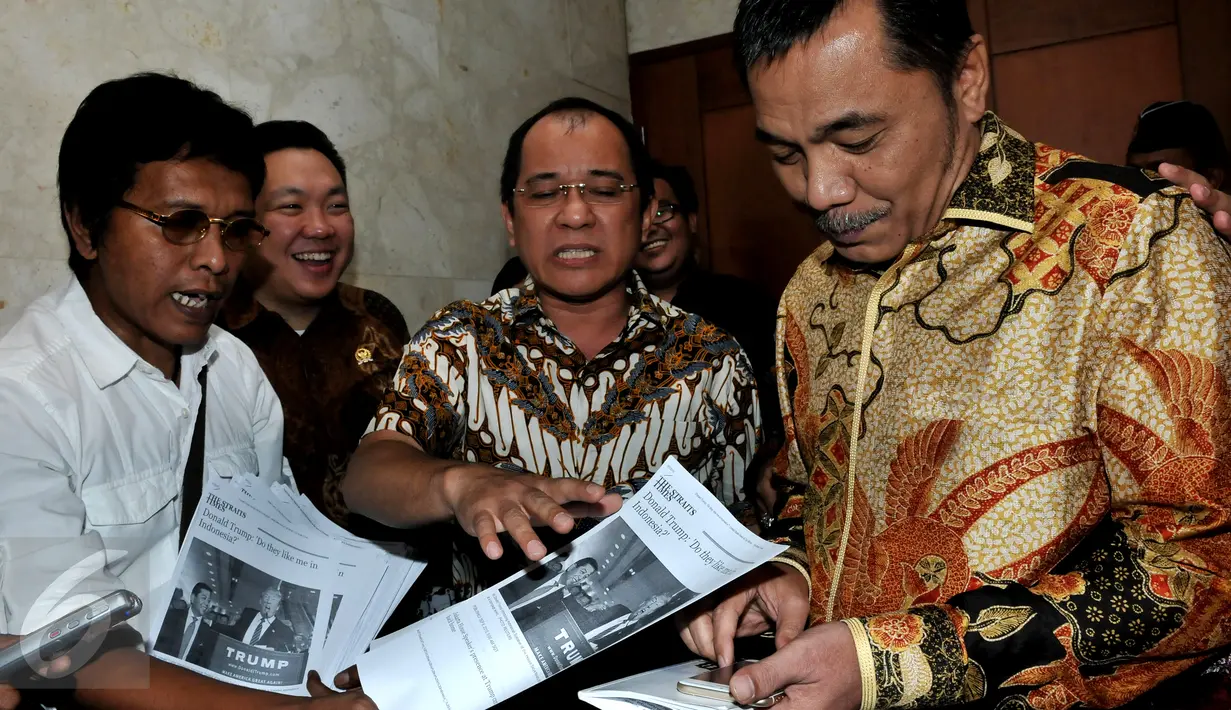 Sejumlah anggota DPR melaporkan Setya Novanto dan Fadli Zon ke Mahkamah Kehormatan Dewan, Jakarta, Senin (7/9/2015). Mereka menilai telah melakukan pelanggaran etik dengan menghadiri kampanye calon Presiden AS Donald Trump. (Liputan6.com/Johan Tallo) 