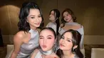 Beby Tsabina pernah bintangi Mermaid in Love tahun 2016 dan berperan sebagai Ruby. Hubungan yang masih terjalin dengan para pemainnya, kebersamaannya pun sudah seperti saudara. Syifa Hadju, Elina Joerg, Rebecca Klopper, Adzwa Aurel dan Jovita Karen jadi bridesmaid Beby Tsabina di hari bahagia. Bridesmaid Beby ini sudah curi perhatian sejak bridal shower digelar. (Liputan6.com/IG/@elinaaaaajoerg)