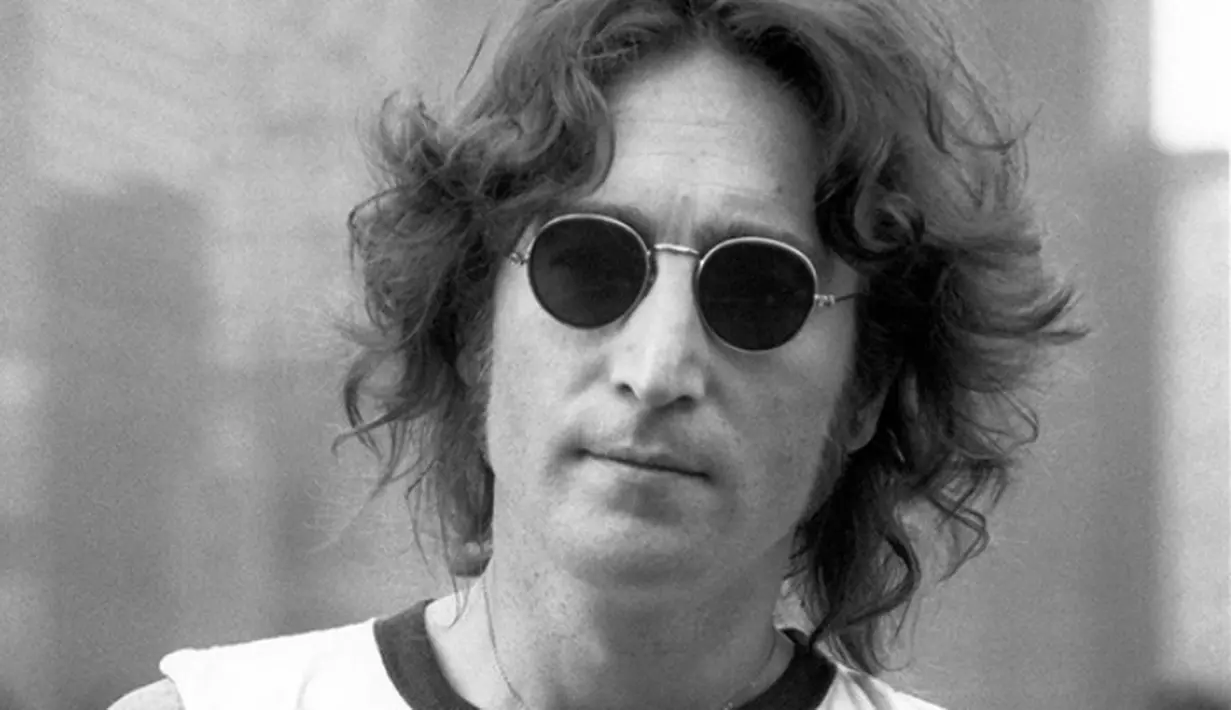 Sebelum tewas, John Lennon merekam sebuah lag berjudul "Borrowed Time" yang menceritakan tentang kematian. Ia pun tewas sebelum lagu itu dirilis. (blogtaormina.it)