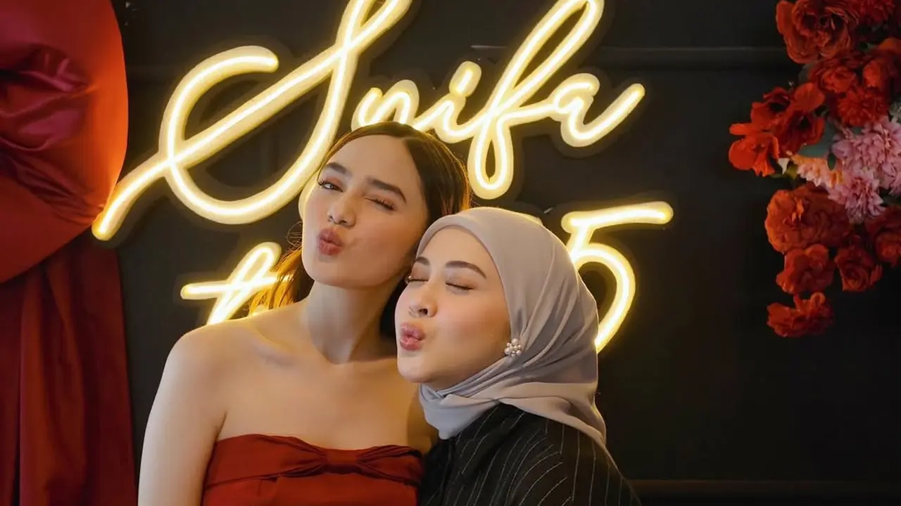 Pesona Lady in Red Syifa Hadju Rayakan Ulang Tahun ke-25, Tampil Mature