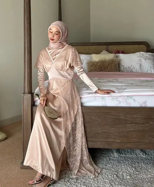 Kombinasi brokat satin dress top