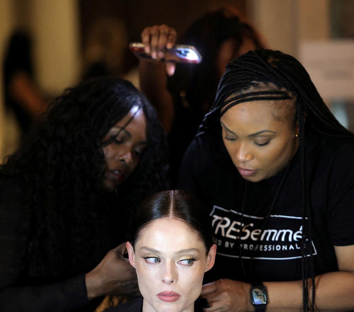 Pagelaran busana bergengsi New York Fashion Week (NYFW): The Show kini tengah berlangsung di New York, Amerika Serikat. Ajang yang berlangsung mulai 9-14 November ini menjadi platform utama bagi para desainer ternama untuk memamerkan karya terbaru mereka.