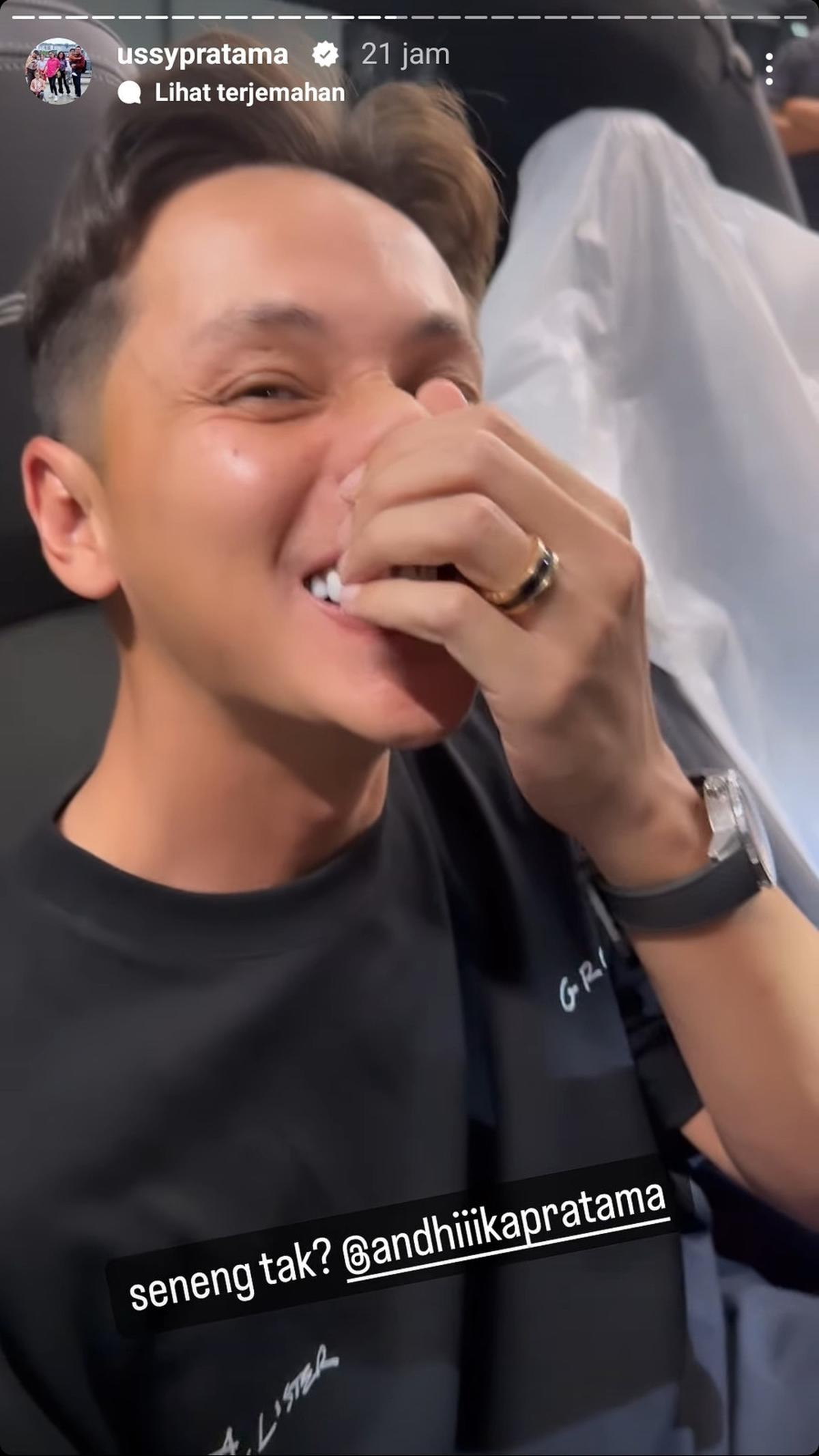 Senyum Bahagia