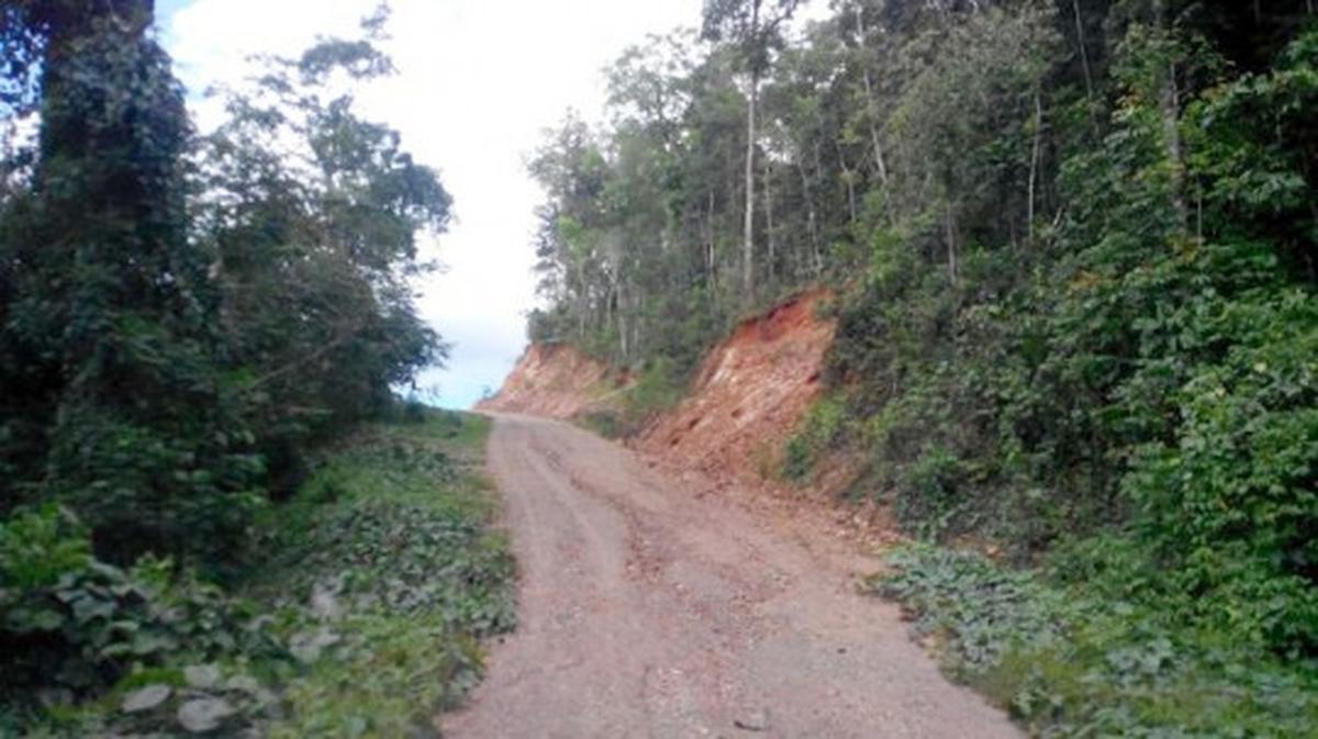 Lintasi medan berat, mobil offroad di Tambrauw berubah jadi taksi