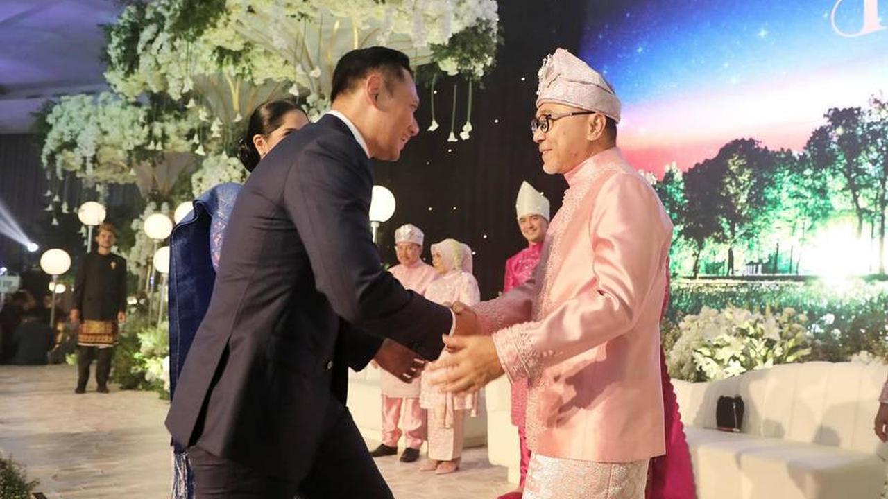 Cantik Memesona, 8 Potret Annisa Pohan di Resepsi Zumi Zola & Putri Zulhas - Foto Bareng Puan Maharani