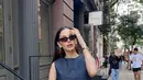 Ciri khas dari clean outfit yang sering dikenakan oleh Alyssa adalah palet warna netral seperti putih, beige, abu-abu, dan hitam yang memberikan kesan minimalis namun modern.  [@alyssadaguise]