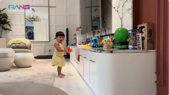 Potret Ruang Keluarga Rumah Raffi Ahmad (YouTube Rans Entertainment)