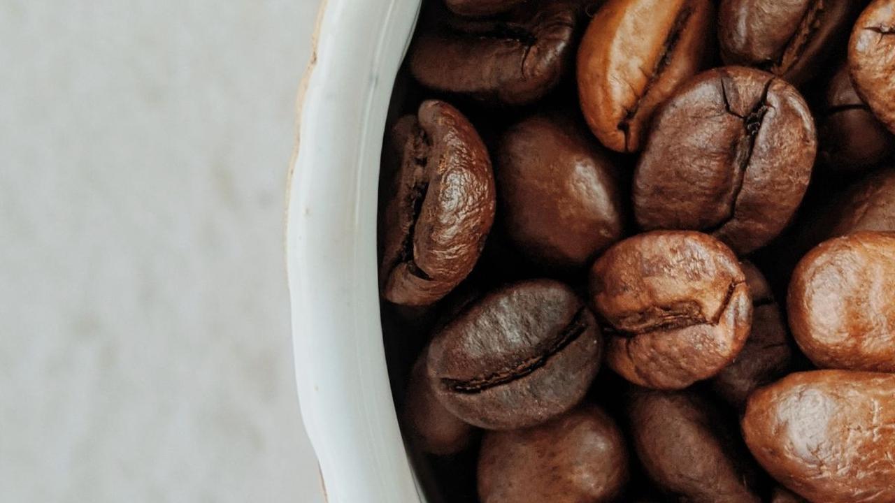 Minum kopi seolah telah menjadi tradisi masyarakat Indonesia. Hampir setiap orang kini memiliki hobi minum kopi. Tak hanya karena memiliki cita rasa dan aroma yang menyegarkan, minum kopi juga telah menjadi gaya hidup tersendiri bagi kalangan anak muda. B