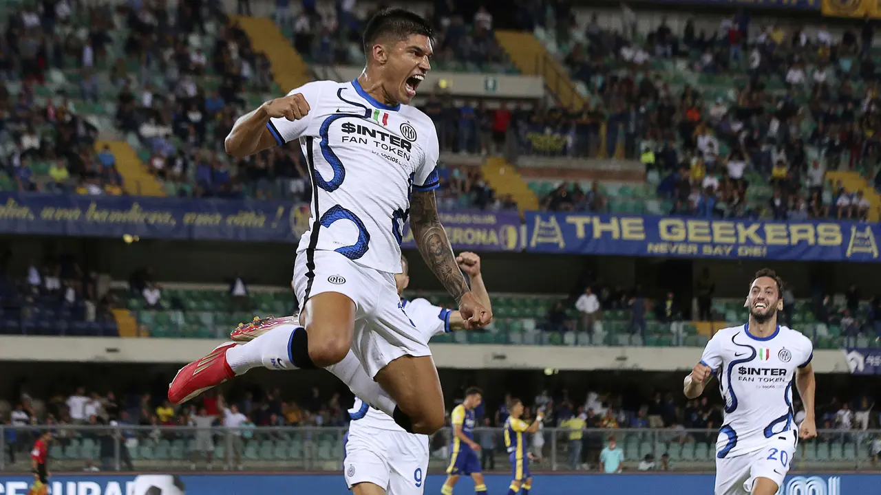 Foto: Sempat Tertinggal di Babak Pertama, Inter Milan Menang Meyakinkan dari Tuan Rumah Hellas Verona pada Liga Italia 2021/2022