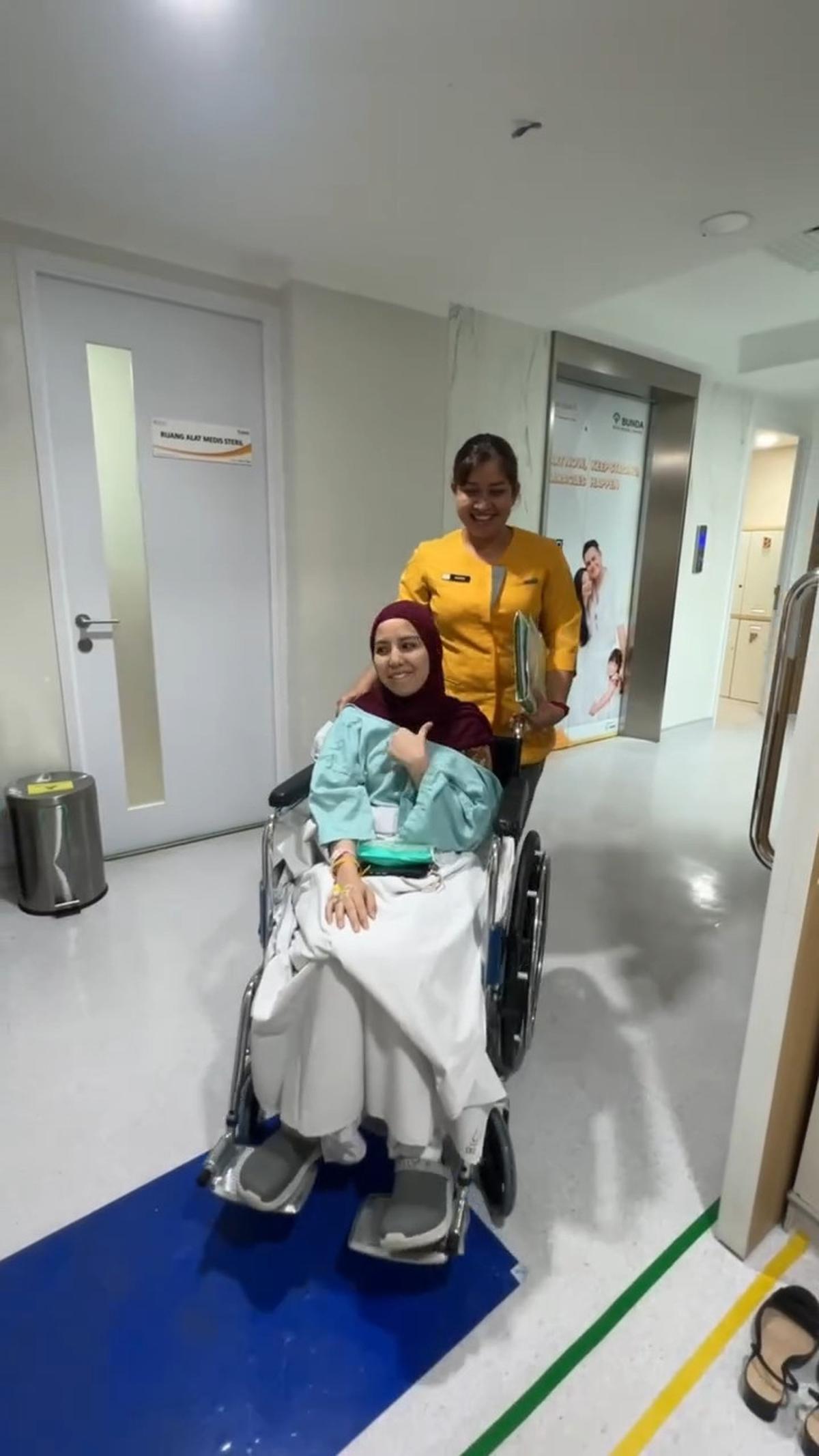 Momen Tya Ariestya Jalani Operasi Pengangkatan Polip, Suami dan Anak Turut Menemani