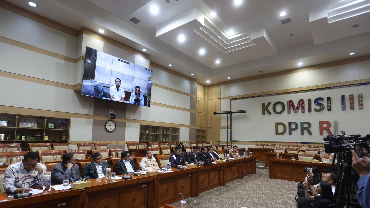 FOTO: Komisi III DPR Minta Penangguhan Penahanan Kreator Video Profil Desa di Karo