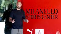 Pepe Reina siap memberikan kontribusi positif untuk AC Milan. (doc. AC Milan)