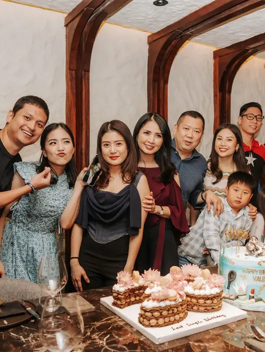 [Instagram/valenciatanoe]