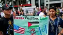 Demonstran San Salvador  memprotes serangan Israel di luar kedutaan besar Israel di San Salvador, pada 14 Juli 2014 (AFP PHOTO / Jose Cabezas)