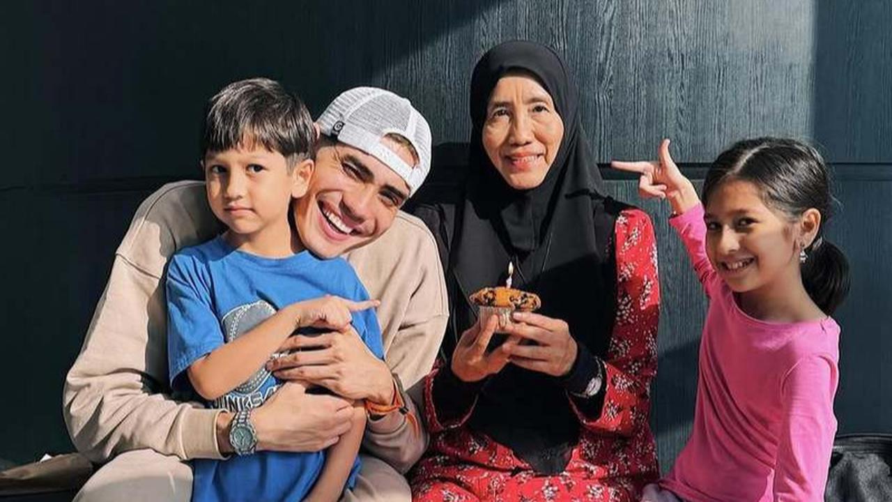 Potret Aisar Khaled Pulang ke Malaysia Disambut Hangat Keluarga, Disebut Lelaki Penyayang saat Dekat Sang Mama