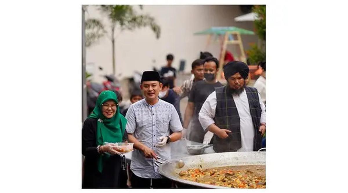 Mualaf di Ramadhan 2025, Ini 6 Potret Bobon Santoso Masak Besar Bareng Ustaz Derry