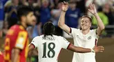Pemain Chelsea, Liam Delap (kanan) melakukan selebrasi setelah mencetak gol ke gawang El Tunis dalam laga lanjutan Grup A Piala Dunia Antarklub 2025 di Lincoln Financial Field stadium, Philadelphia, Amerika Serikat, Rabu (25/06/2025) WIB. (AP Photo/Chris Szagola)