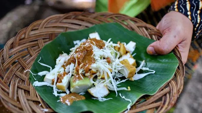 Resep Lontong Tahu Petis khas Kediri