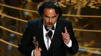 Alejandro Inarritu asal Meksiko memenangkan Oscar untuk Sutradara Terbaik untuk film "The Revenant" di 88 Academy Awards di Hollywood, California (28/2/2016). (REUTERS/Mario Anzuoni)