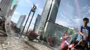 Warga melakukan aktifitas saat Car Free Day di sekitar Bunderan HI, Jakarta, Minggu (3/1/2016). Minggu pertama Tahun baru 2016 car free day ramai dipadati warga Jakarta. (Liputan6.com/Faizal Fanani)