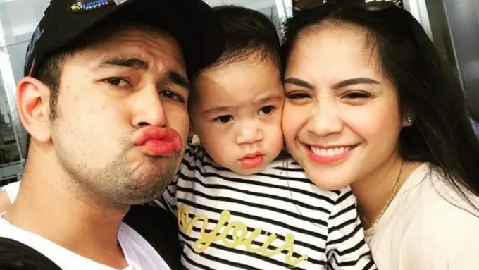 [Bintang] Raffi Ahmad, Rafathar, dan Nagita Slavina