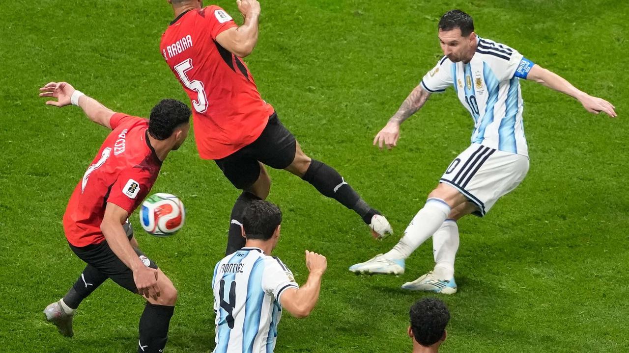 FOTO: Ketinggalan Dua Gol,  Argentina Cetak Remontada Dramatis
