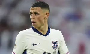 Gelandang Timnas Indonesia, Phil Foden saat beraksi melawan Serbia di Stadion Veltins Arena, 16 Juni 2024. (AP Photo/Martin Meissner)