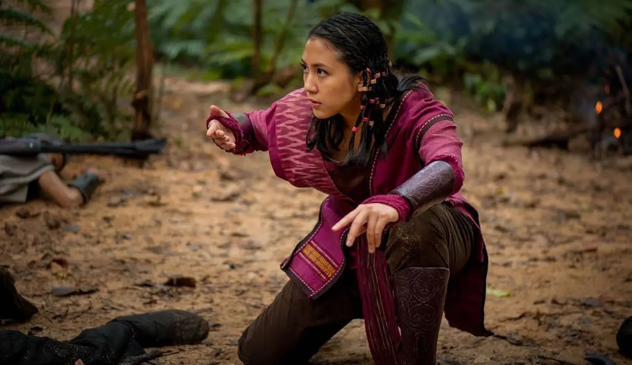 Foto ini diambil dari salah satu scene saat Sherina Munaf menjalani shooting Wiro Sableng. Menarik, karena outfit yang dikenakannya juga memiliki sentuhan kain wastra. [Foto: Instagram/sherinamunaf]