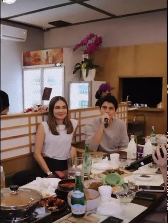 Sebelumnya, Maxime tampak hadir dalam acara Geng Mentari Ceria yang beranggotakan Luna Maya,Melaney Ricardo, Ayu Dewi dan Edric Tjandra. Setelah menjadi rumor, dan dikabarkan pacaran, Luna dan Maxime sudah mulai go public. [Instagram/melaney_ricardo]