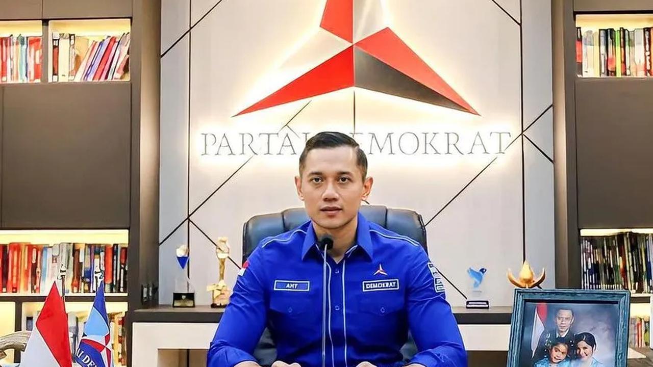 Presiden Jokowi memberikan kode keras saat ditanya peluang Demokrat mendapatkan kursi menteri. Reshuffle Kabinet rencananya bakal dilakukan pada Rabu (25/10) besok.&nbsp;