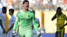 Kiper Real Madrid asal Belgia #01, Thibaut Courtois, bereaksi setelah memenangkan pertandingan perempat final Piala Dunia Antarklub 2025 antara Real Madrid dari Spanyol dan Borussia Dortmund dari Jerman di stadion MetLife di East Rutherford, New Jersey, Minggu dini hari WIB (6-7-2025). (JUAN MABROMATA/AFP)