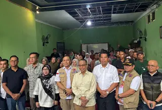 Tim BNPB bersama PT PNM mengunjungi hunian sementara di Kecamatan Palembayan dan Kecamatan Tanjung Raya. (Dok Satgas PRR/BNPB)