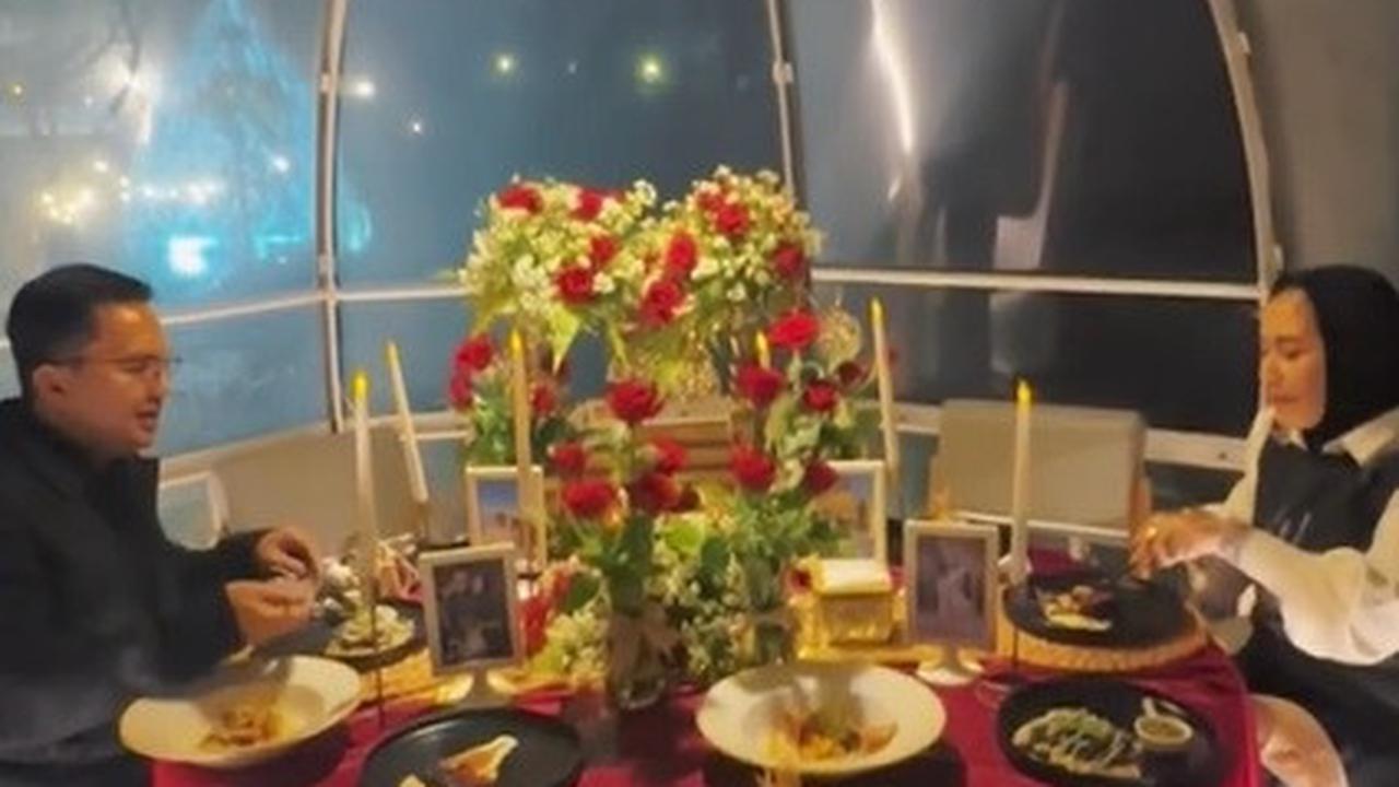 8 Potret Kejutan Ulang Tahun Sahrul Gunawan ke-49 dari sang Istri, Sweet Pakai Banget