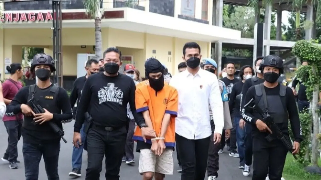 Tersangka pengeroyokan  digelandang ke Mapolresta Banyuwangi (Istimewa)