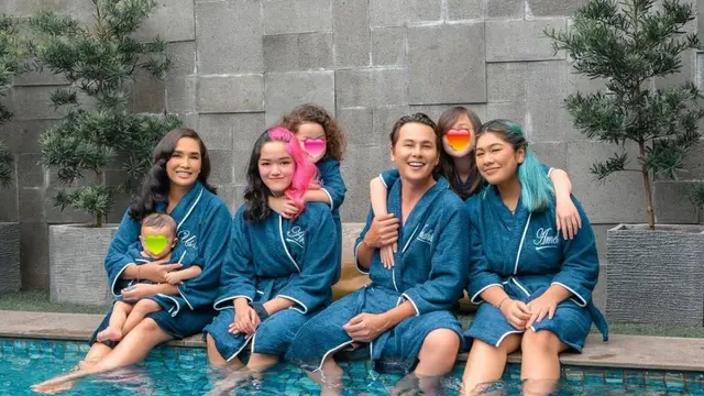 Keluarga Andhika Pratama dan Ussy Sulistiawaty